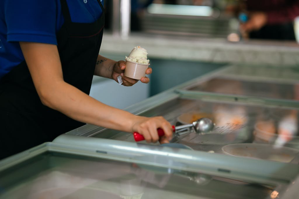 Close-up of a person serving ice cream in a shop in Ciudad de México, México.